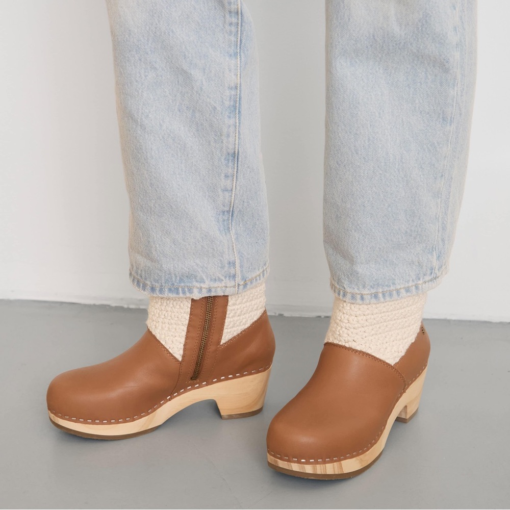 The Sak Paloma Clog Boots in Light Brown Tobacco 9